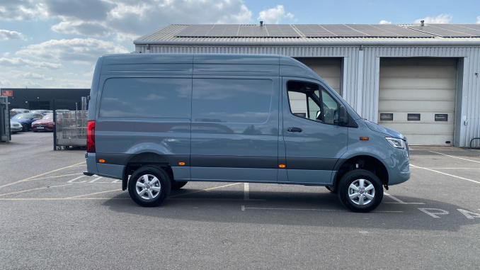 Mercedes-Benz Sprinter 319Cdi L2 Diesel Awd 3.5t H2 Pro Van 9G-Tronic - Image 9